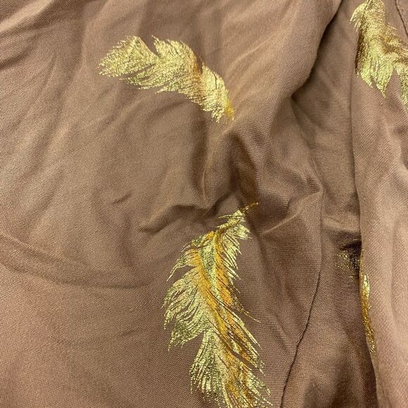 TORRID‎ SURPLICE BLOUSE - STRETCH CHALLIS FEATHERS BROWN - Picture 6 of 7